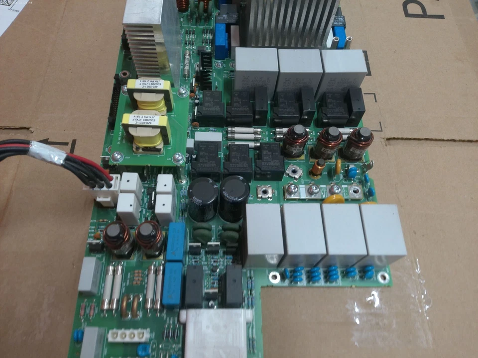 APC Schneider UPS Board 640-3002H-Z-001 from DLRT8KRMXLT Tested - Image 4 of 4