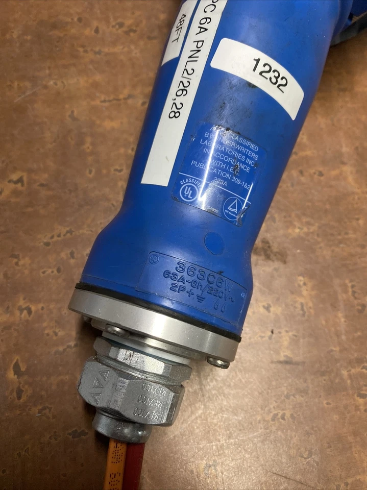 Conector Hubbell Receptáculo 363C6W 63 amp 6H 220v 2P +G Foto 2 de 3