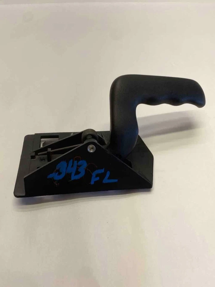 2000 - 2006 CHEVROLET TAHOE Front Inside Door Handle Left Driver Side LH G OEM - Image 4 of 4