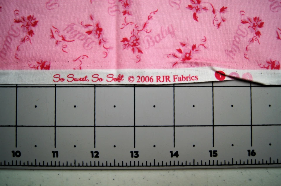 Tela acolchada de algodón rosa rojo de 1+ yardas para bebé en PInk 61" X 44" Foto 2 de 3