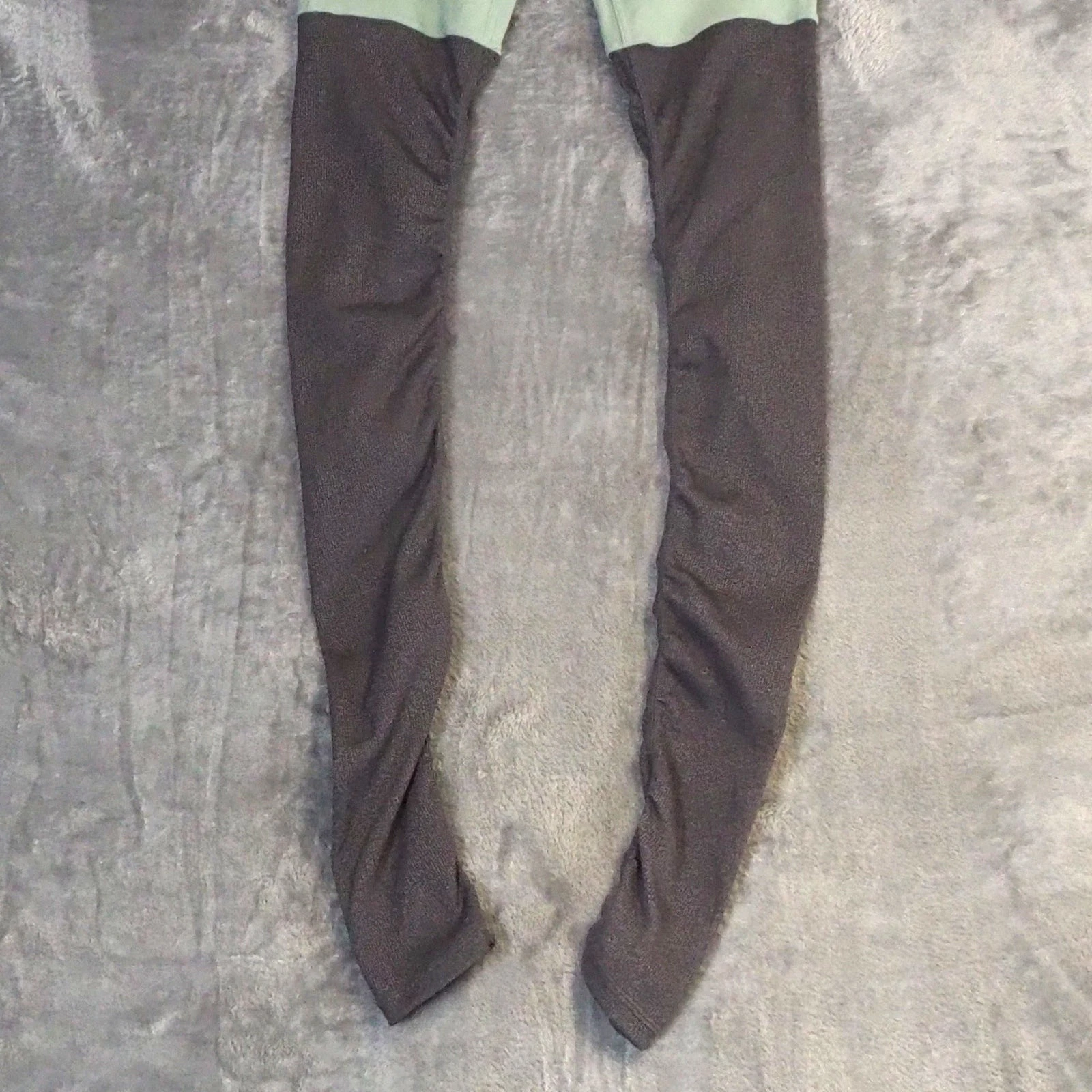 alo-yoga two toned ribbed workout goddess yoga training leggings