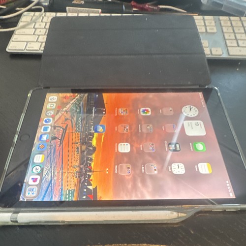 Apple iPad Tablet Black iOS with Black Cover and Stylus