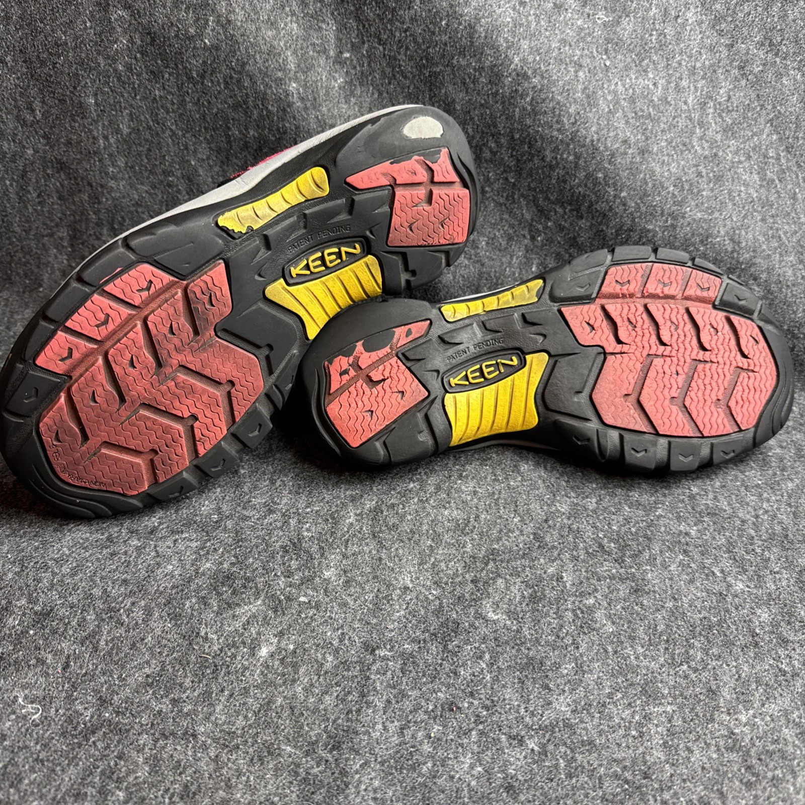 Keen Sandali da trekking in acqua con punta chiusa taglia 8 5 (S2076)