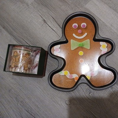 Wilton Gingerbread Boy Cookie Pan, Non Stick, 2105-4384 w/Ginger bread mug/box