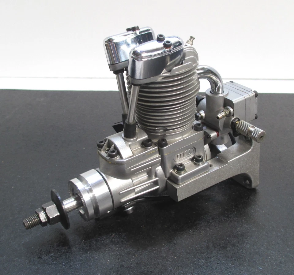 SAITO FG-14C 13.5cc 4-cycle gasoline engine with muffler, used for R/C airplane - Image 3 of 4