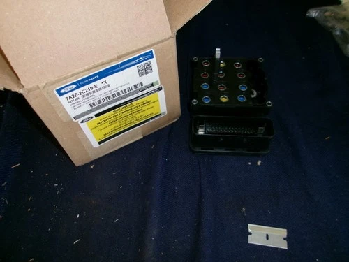 7A2Z-2C219-E Genuine Ford 2006-2008  ABS Anti-Lock Brake Module