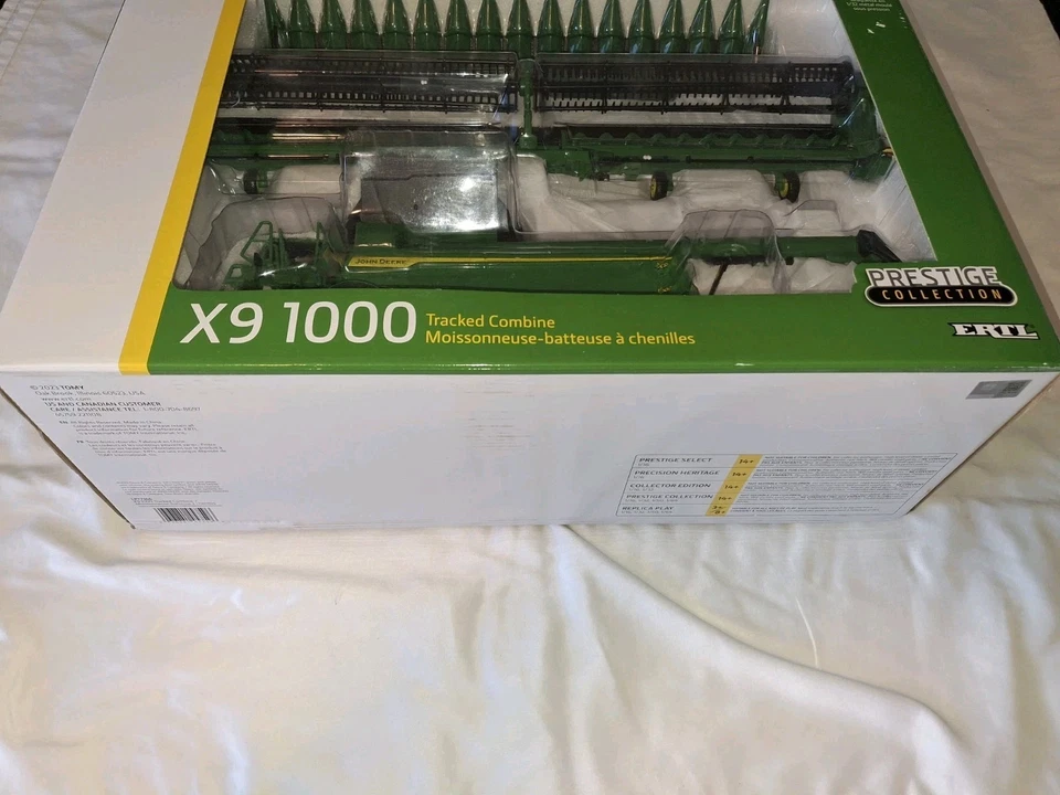 2023 NIB John Deere ERTL 1/32 X9 1000 Tracked Prestige Collection Combine - Image 2 of 4