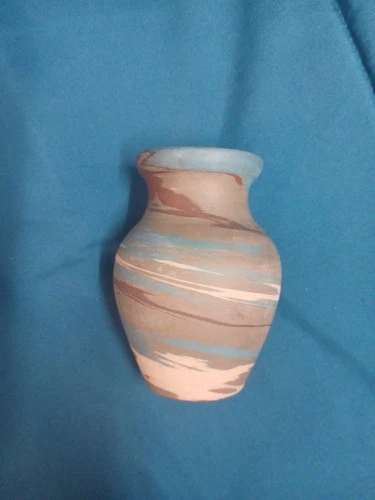 Vintage Niloak Mission Swirl Hand Made Art Pottery Brown Blue 3.5” Vase Signed