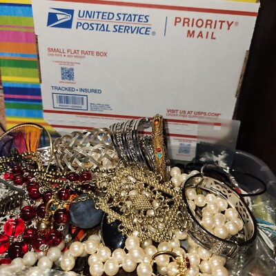 #2277, RETRO JEWELRY (SMALL FLAT RATE BOX) FULL 1 POUND, GREAT AND TO FIX