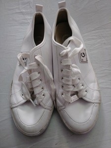 guess tennis shoes glitter