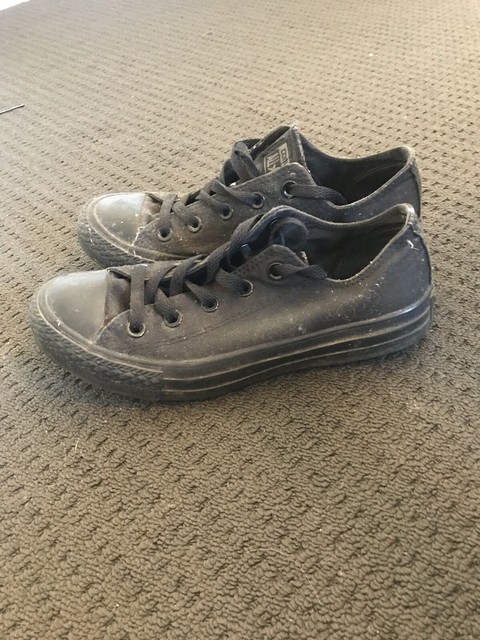 chuck taylor black low cut