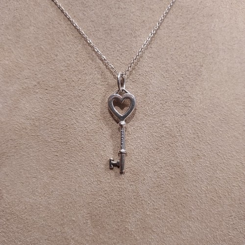 Vintage 'Mini Heart Key' Pendant with Chain by Tiffany & Co. - Picture 4 of 7