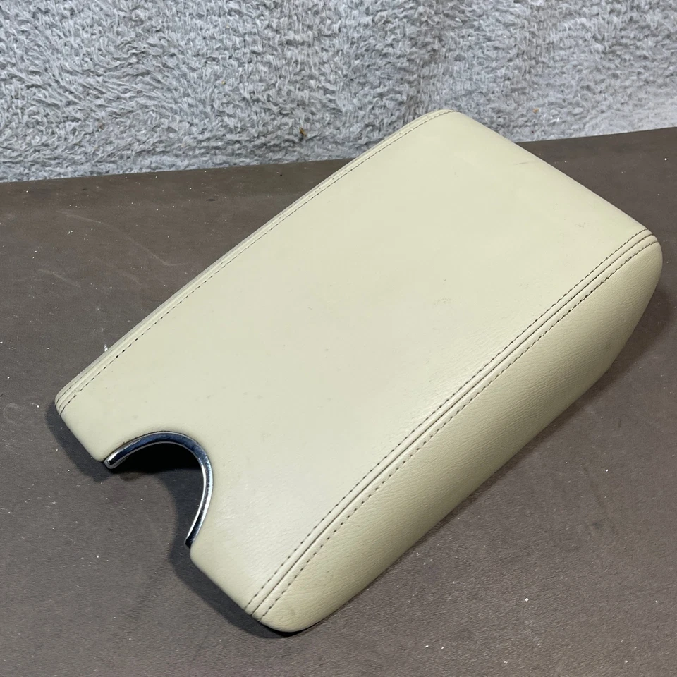 Apoio de braço central 2010-2015 Infiniti G37/Q40 bege bronzeado fabricante de equipamento original 409192S - Imagem 2 de 4