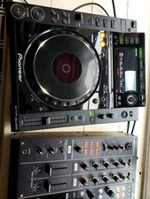 2 x Pioneer CDJ-2000 Boxed with handbooks