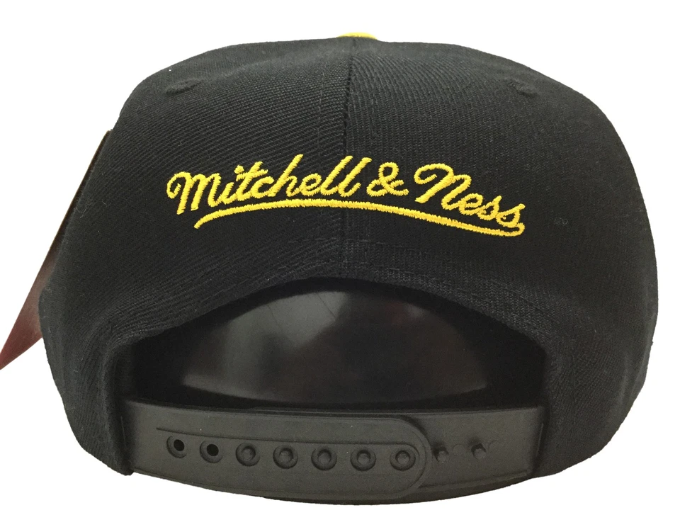 Snapback Mitchell & Ness Blanco/Amarillo NBA Chicago Bulls Día Uno - OSFA Foto 2 de 2