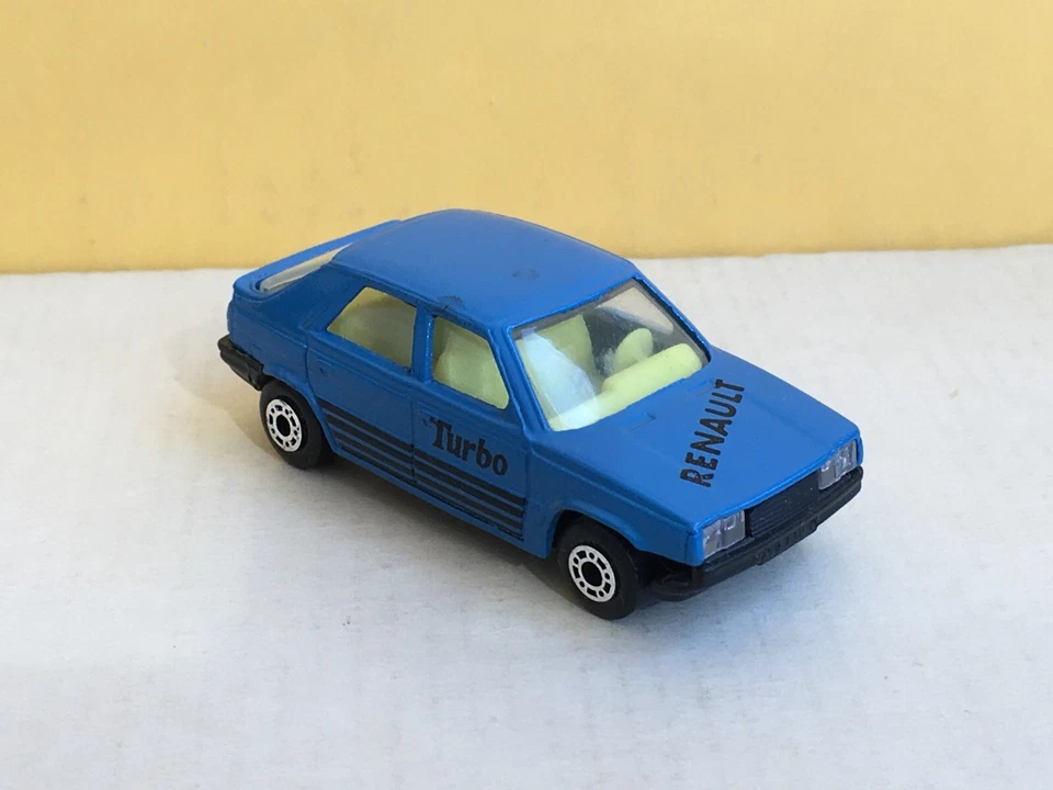 Matchbox RENAULT11 blue with yellow interior made in Bulgaria. ERROR. - Image 3 of 4
