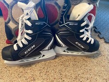 CCM TACKS 9040 YOUTH 9 HOCKEY SKATES MINT CONDITION