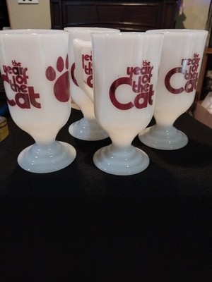 Vtg Arctic Cat The Year of the Cat Milk Glass Mug Paw Set Of 4 With Original Box
