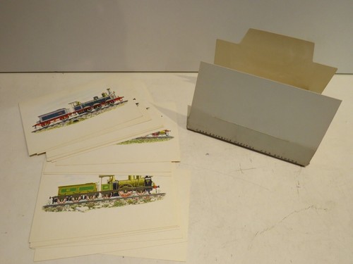 CONTENITORE CON 16 CARTOLINE DI LOCOMOTIVE D’ALTRI TEMPI Editrice Capitol 1960 - Foto 2 di 2