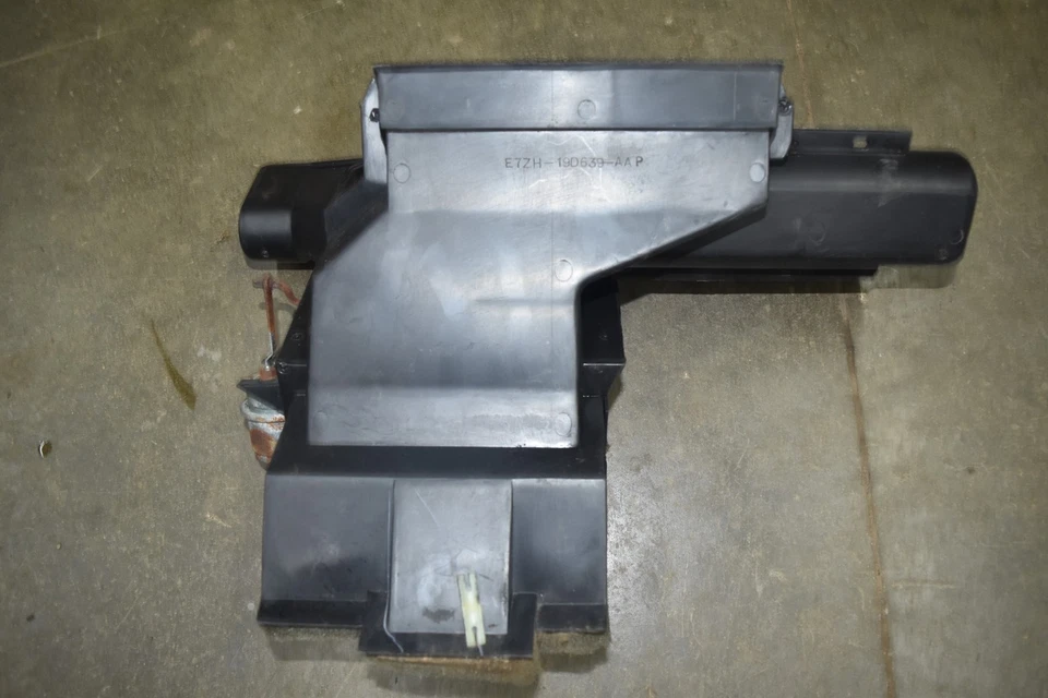 Ford Mustang 1987 1993 debajo del tablero caja de admisión solapa de vacío 88 89 90 91 92 Foto 2 de 4