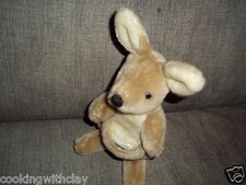 VINTAGE 1985 DAKIN NATURE BABIES 31-221 KORA KANGAROO PLUSH DOLL FIGURE HANG TAG