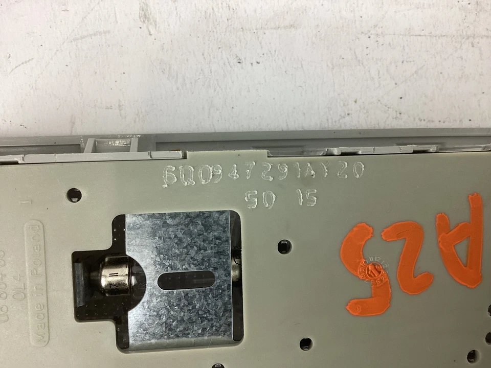 Interruptor de luz de lectura lámpara domo interior Volkswagen Jetta 2011-2018 6Q0947291 OEM. Foto 3 de 4