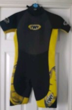 TWF GIRLS WET SUIT SHORT LEG  & ARM BLACK & YELLOW  SIZE K14 --13-14 YR OLD
