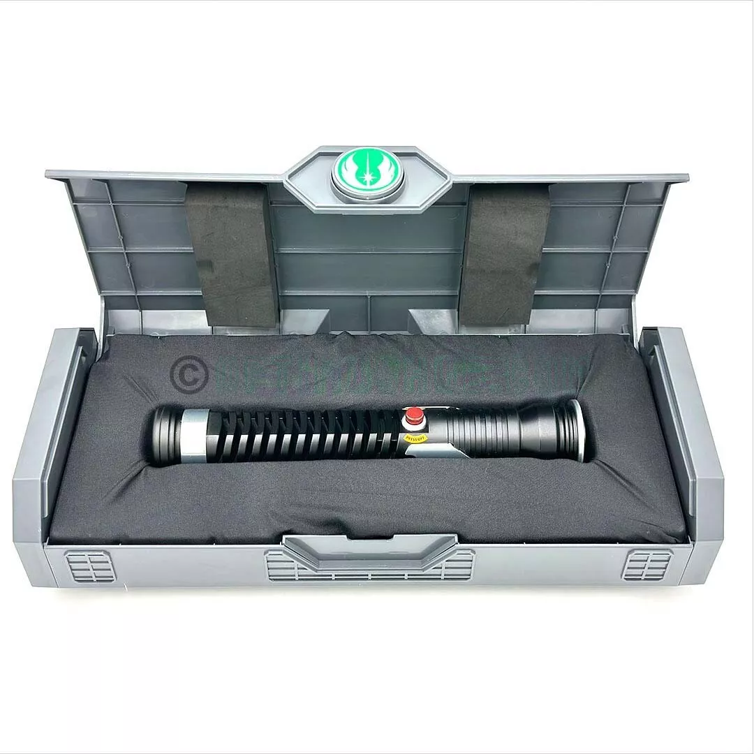 Galaxy's Edge Star Wars Qui-Gon Jinn Legacy Lightsaber Hilt Bundle with  Custom Engraved Stand