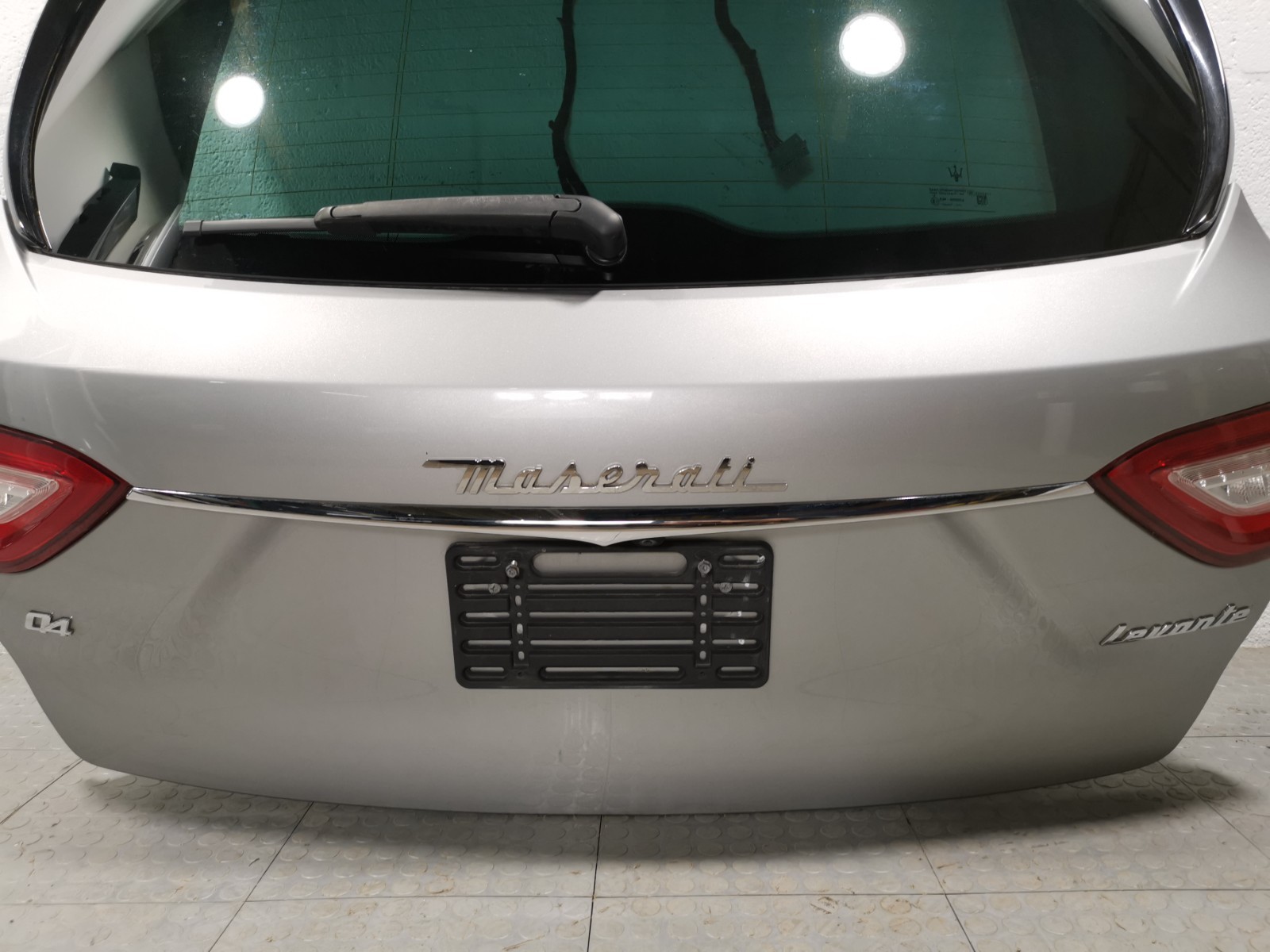 Maserati Levante 3.0 L AWD 2017 Rear Full Complete Trunk Tailgate Silver Color