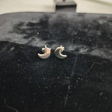 Adorable Tiny Crescent Moon Silver Earrings Stud- NEW