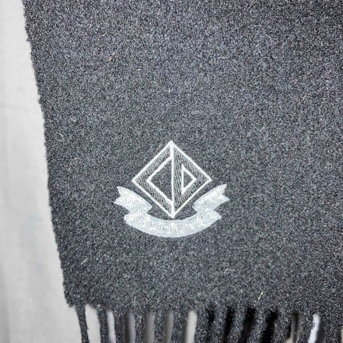 Authentique foulard noir Christian Dior 151 x 35,5 cm saison hiver logo broderie