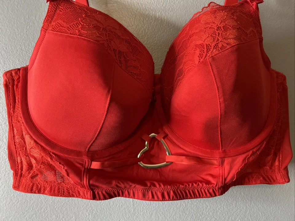 Sexy Sujetador Balconette Cacique Rojo Ligeramente Forrado con Encaje, Lazos y Acento Corazón 42DD Foto 2 de 4