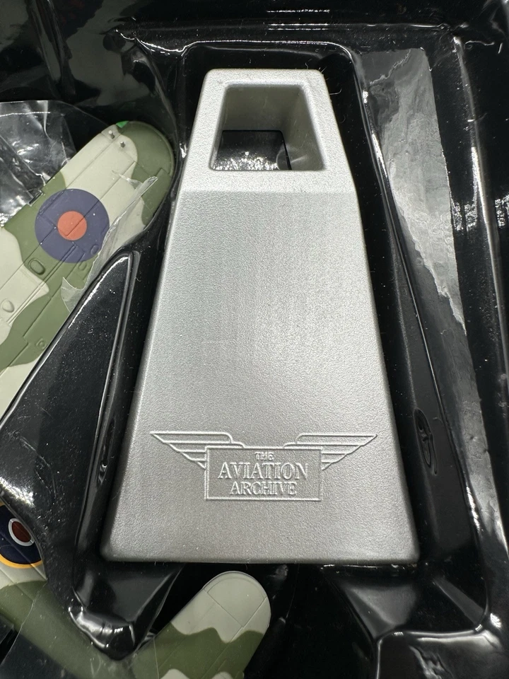 Corgi 1/72 Scale AA36505 Hawker Typhoon NF Mk.IB RAE Nov 1942 Mar 1943 Airplane - Image 4 of 4