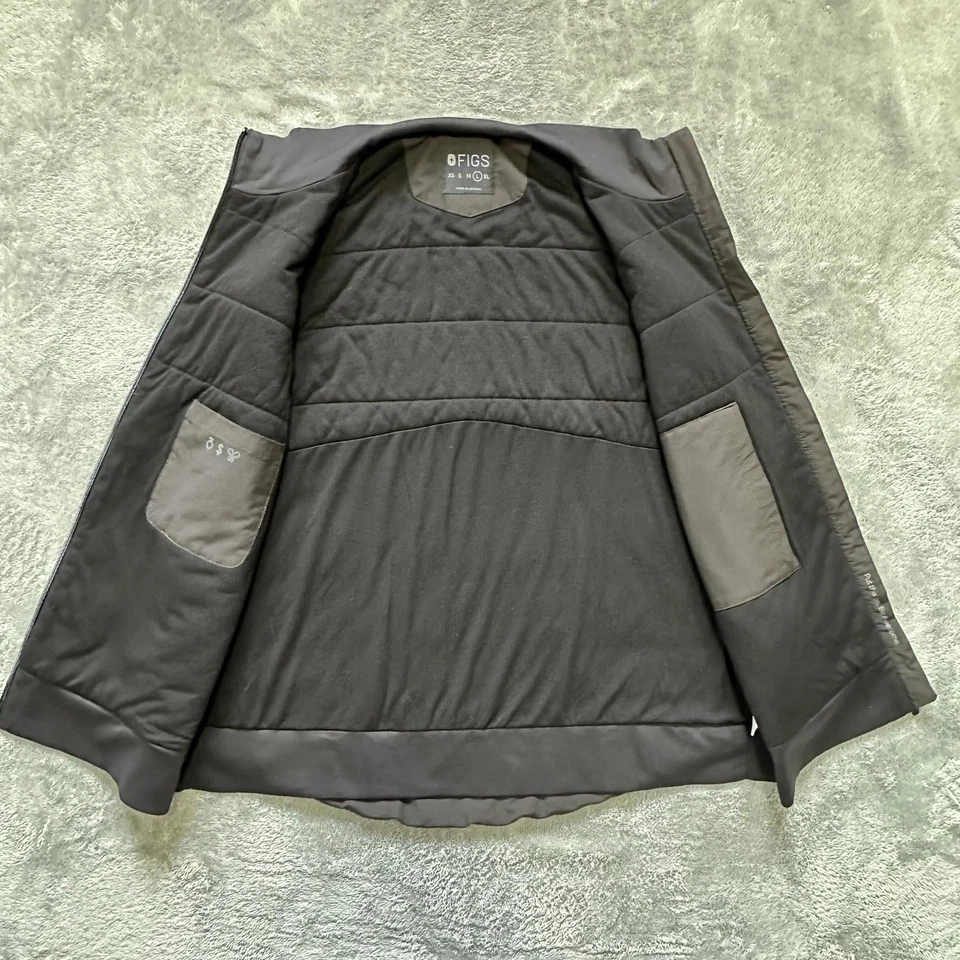 Colete masculino FIGS L preto isolado zíper completo utilitário acolchoado bolso médico - Imagem 3 de 4