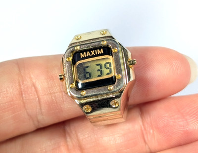 Vtg MAXIM Ring Finger Watch Gold Tone Quartz Digital Ring Watch NEW BATTERY