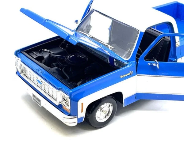 Camión Chevrolet C10 Cheyenne Super P/U 1974 camión fundido a presión escala 1:18 nuevo en caja Foto 2 de 2