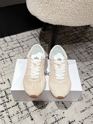 Alo Yoga Sunset Sneaker (Sandstone) Size US 7W and 7.5W / US 5.5M and 6M