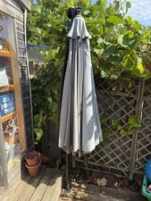 Green Cantilever Garden Patio Parasol with Black Pole, Solid Pattern
