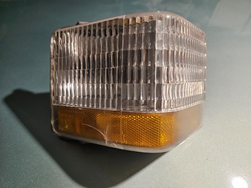 90 - 92 Cadillac Fleetwood Brougham Corner Turn Signal Light Lamp RH 6511550 - Picture 4 of 9