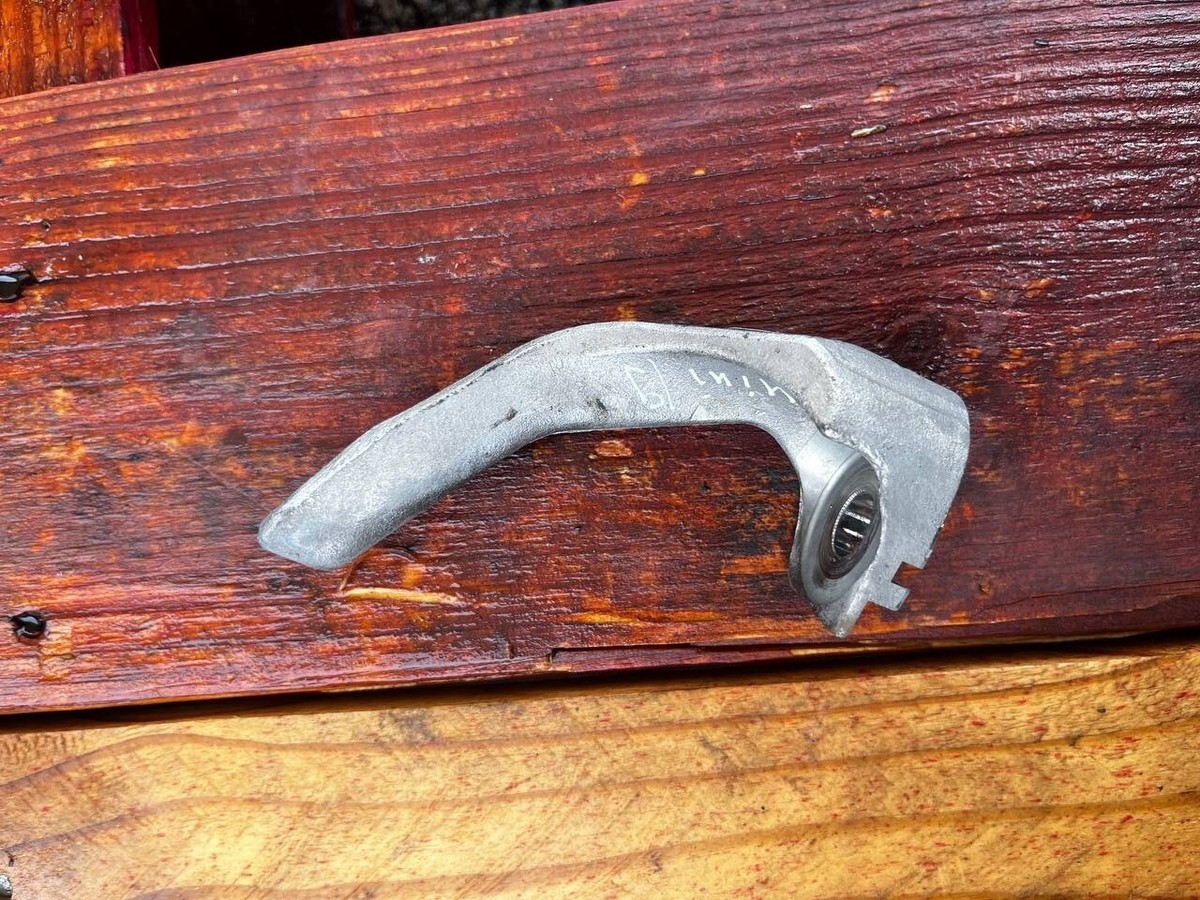 16-24 MINI COOPER CLUBMAN FRONT RIGHT SIDE SPINDLE KNUCKLE CRASH