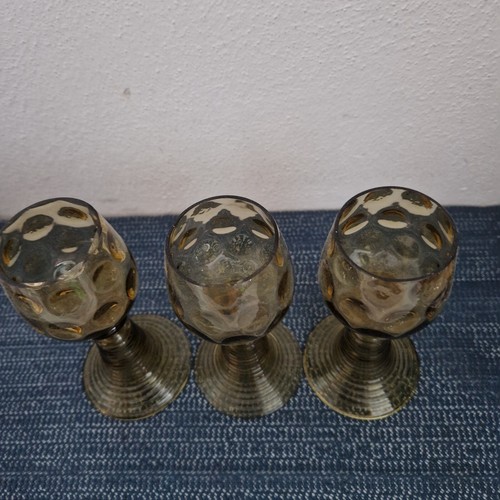 Stengelglas Römer aus braunem Glas mit Nuppen 3-Stück - Bild 2 von 2