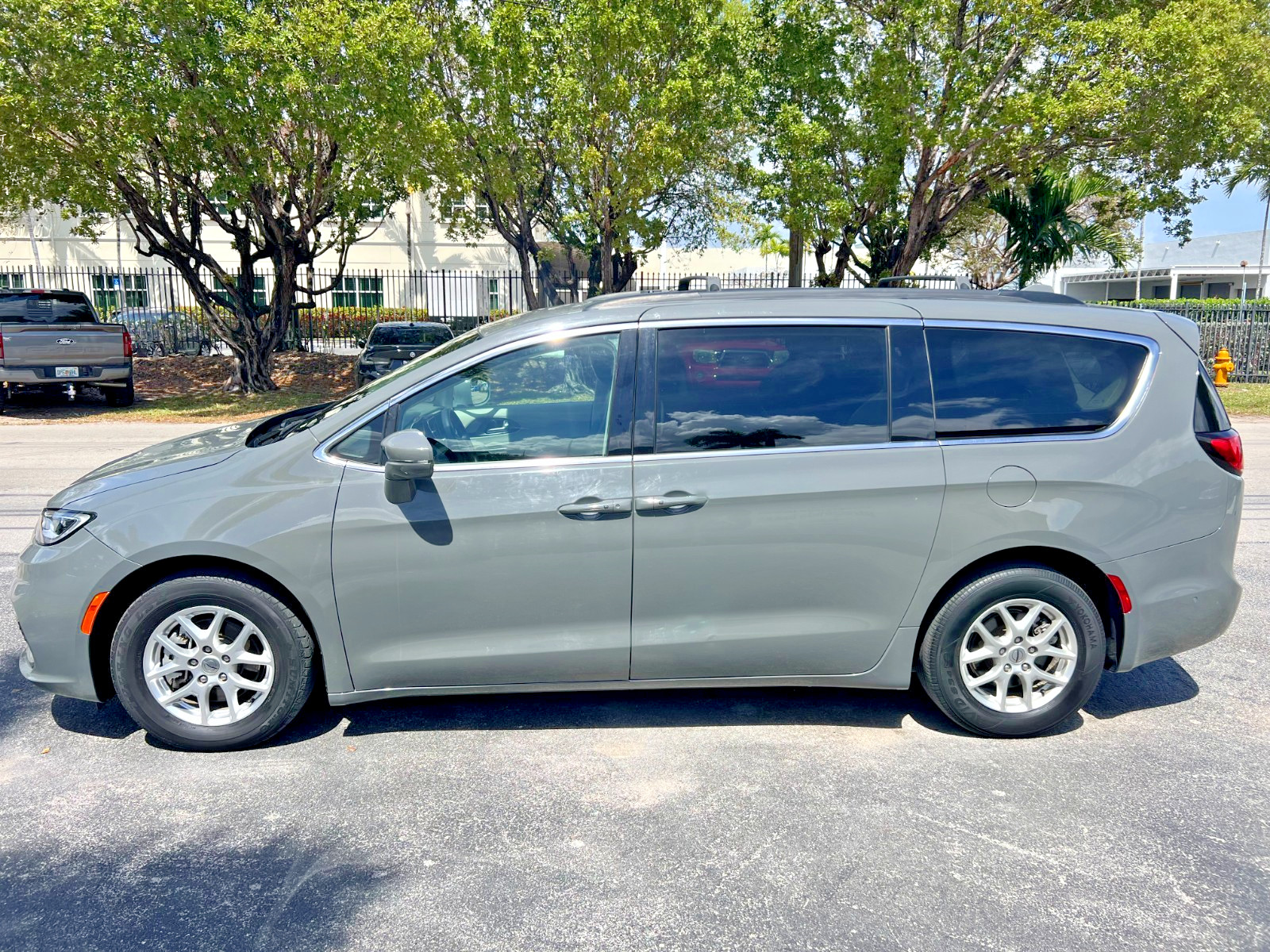 Chrysler Pacifica - Image 5