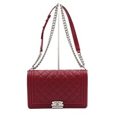 CHANEL Perforierte Lammleder Rote Boy Medium Klappe Schultertasche 152888887