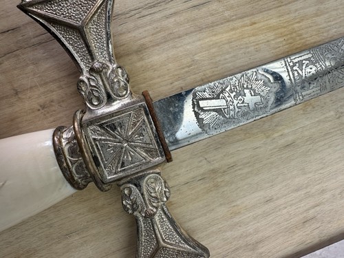 Masonic Freemasonry Knight Templar Cleveland OH Member Sword