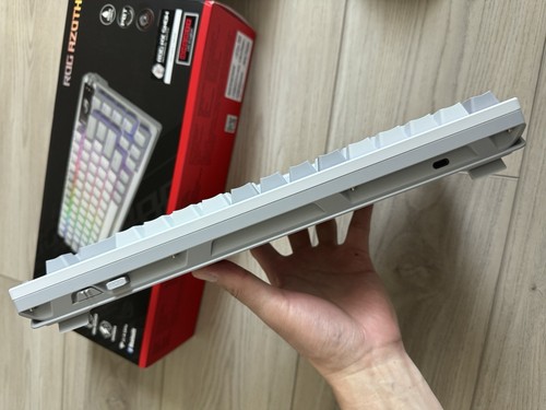 ASUS ROG Azoth 75% Wireless and ROG Keris Wireless and white replacement panel - Photo 3/10