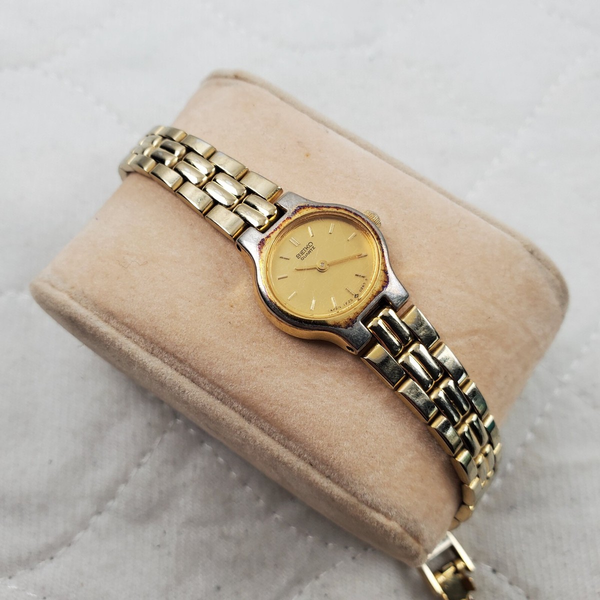 RARE VINTAGE SEIKO 1F20-5B19 QUARTZ GOLD TONE WOMEN'S WATCH NEW