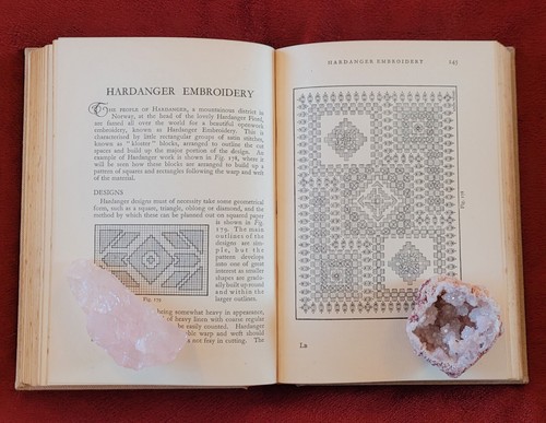 Vintage Book : Mary Thomas's Embroidery Book 1936 1st Edition Illustrated - Picture 7 of 11