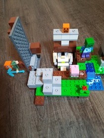 LEGO 21123 Minecraft: The Iron Golem Retired 95% complete