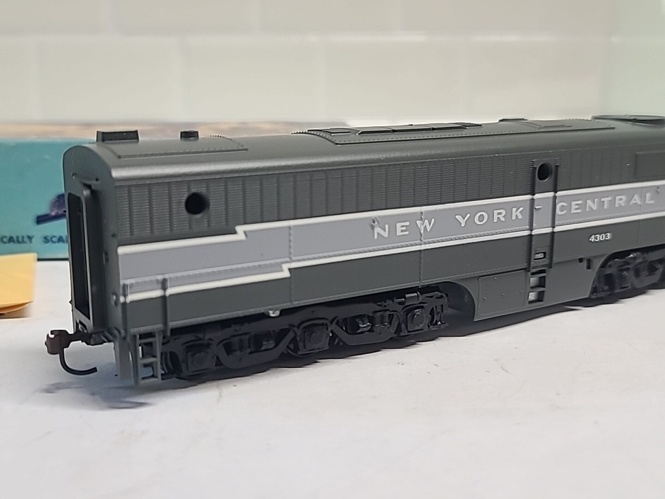 Athearn HO Scale PB1 Dummy New York Central NYC 4303 PA1 B Unit