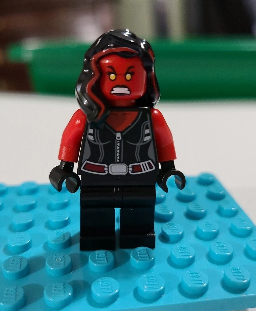 Lego Red SHE HULK Marvel Avengers Super Heroes Mini Figure sh372
